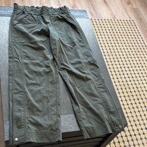 ATHLETA Trekkie High Rise Parachute Pant Army Green EUC 10P